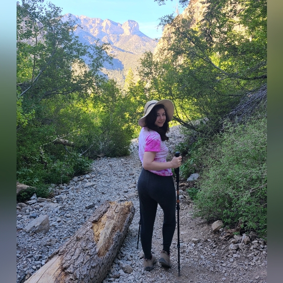 Meet your Posher, Brooke, Open to Offers on Clothing - Picture 3 of 8